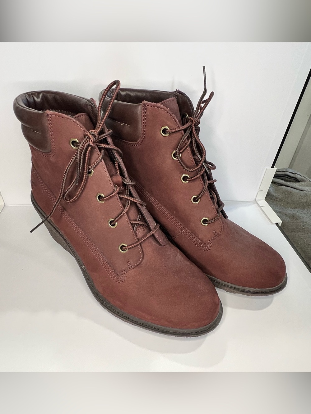Timberland Size 7.5 Boots Women’s Amston 6-Inch Burgundy Wedge Ankle Booties